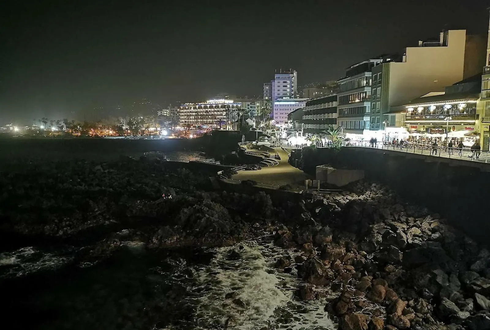 Designer 1 Bedroom Apartment White Tree 2 Minutes To The Beach In The City Center, Puerto De La Cruz, Tenerife Espagne